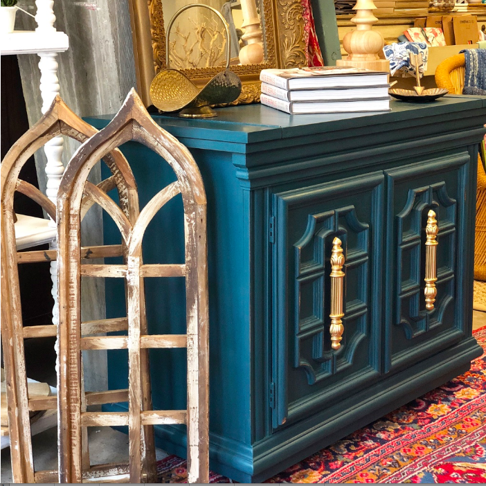 Meet Louis Blue Chalk Paint®, by Annie Sloan - Stylish Patina